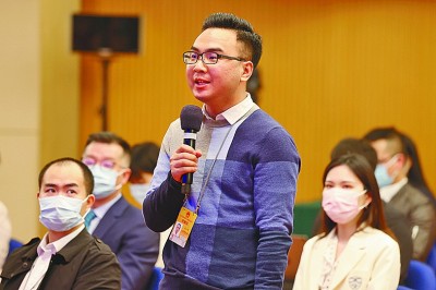 “走過千山萬水，從沒有忘卻來時的路”