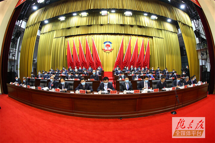 【市兩會(huì)視頻海報(bào)】努力開創(chuàng)新時(shí)代慶陽政協(xié)工作新局面，為推動(dòng)慶陽老區(qū)全面振興作出新的更大貢獻(xiàn)！