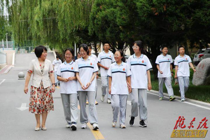 【教育高質(zhì)量發(fā)展·校長(zhǎng)訪談】打造“卓越課程體系” 推動(dòng)學(xué)校卓越發(fā)展——訪慶陽一中黨委書記、校長(zhǎng)宮亞妮