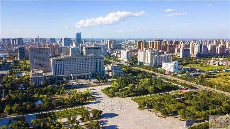 2022年，我市環(huán)境空氣優(yōu)良天數(shù)達(dá)297天。隴東報(bào)全媒體記者 俄少飛 攝