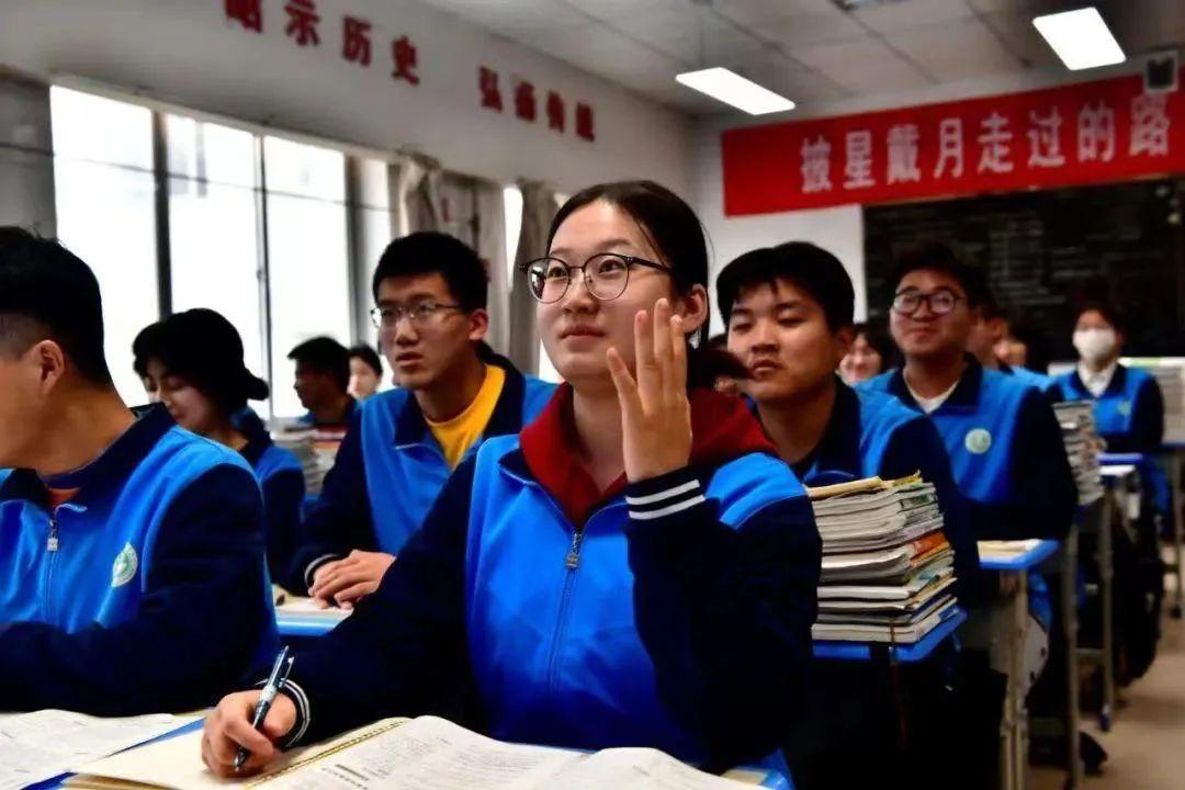 勵(lì)志！暖心！寧縣二中“高位截肢”女孩鞏瑜圓夢西北師大