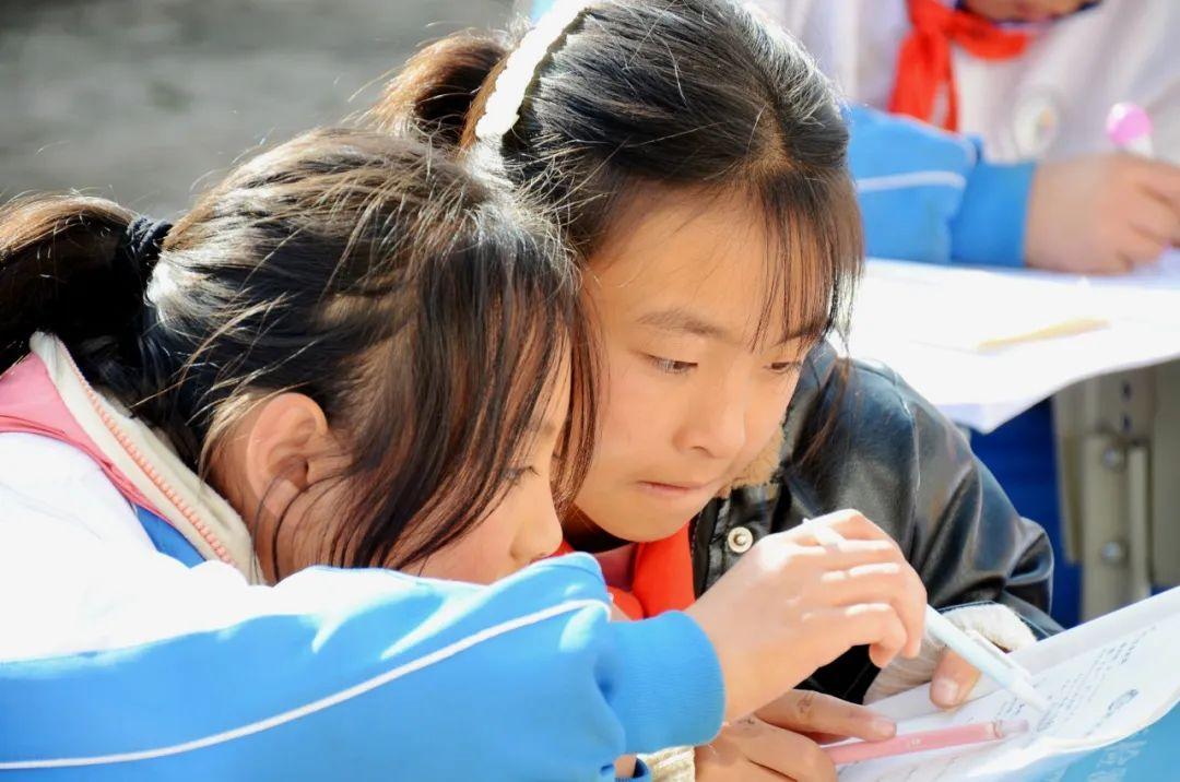 周末聊一會兒 | 陪讀打卡，你被孩子五花八門的“作業(yè)”拿捏了嗎？
