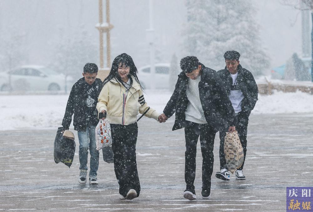 【攝影專題】風(fēng)雪兼程，回家過年！