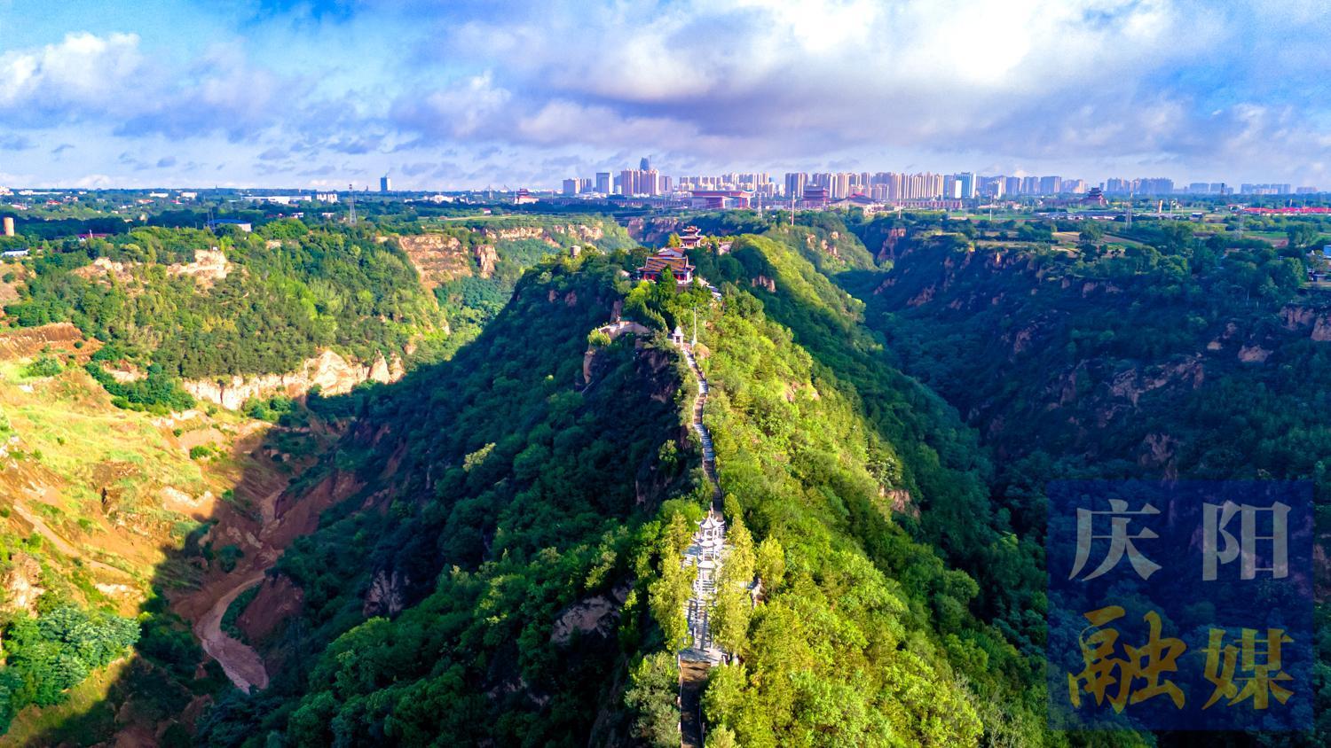 【圖說(shuō)慶陽(yáng)】盛夏小崆峒：綠意盎然景如畫(huà)